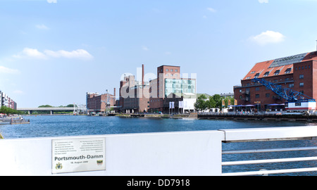 Germania, Norh Reno Westfalia, Duisburg, in vista della diga di Portsmouth Foto Stock