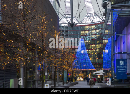 Weihnachten im il Sony Center am Potsdamer Platz di Berlino, Deutschland, nur-redaktionell-nutzbar, editoriale-solo, non-model-release Foto Stock