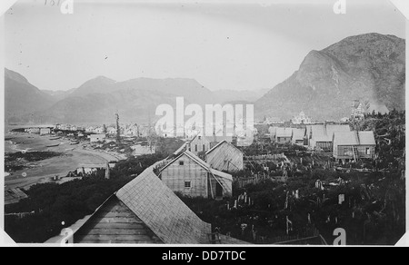 Vista generale di Metlakahtla, Alaska, mostrando la chiesa che è in corso di costruzione in background. - - 297866 Foto Stock