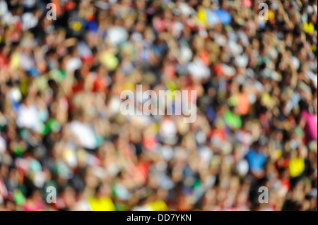 Folla indistinta in stadio di calcio Foto Stock