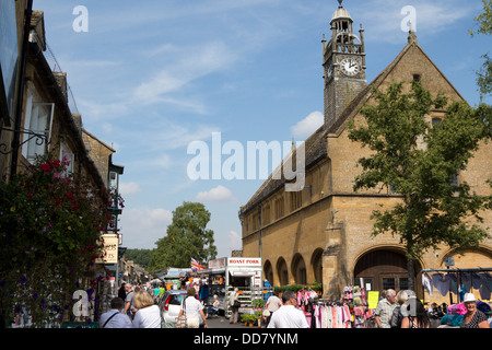 Moreton in Marsh giorno di mercato centro città cotswolds Inghilterra Regno Unito Foto Stock