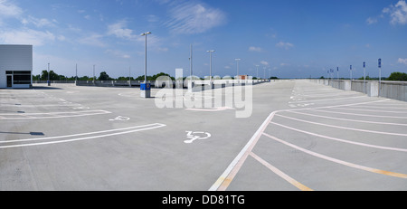 Vuoto sul tetto Garage Parcheggio Parcheggio Foto Stock