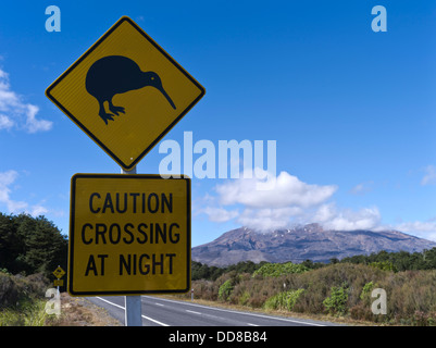 Dh del Parco nazionale di Tongariro Monte Ruapehu NUOVA ZELANDA Mt Ruapehu Attenzione Kiwi avvertenza cartello stradale Foto Stock