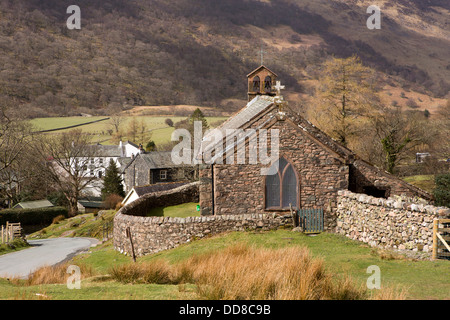 Regno Unito, Cumbria, Lake District, Buttermere chiesa sopra il villaggio Foto Stock