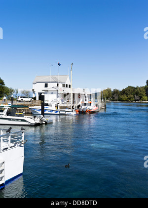 Dh Fiume Waikato Taupo, Nuova Zelanda Lake Taupo pontili marina Yacht cruiser barche a motore Foto Stock