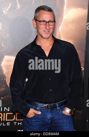 Los Angeles, CA. 28 Agosto, 2013. Adam Shankman presso gli arrivi di Riddick Premiere, Regency Village Theatre di Westwood, Los Angeles, CA Agosto 28, 2013. Credito: Dee Cercone/Everett raccolta/Alamy Live News Foto Stock