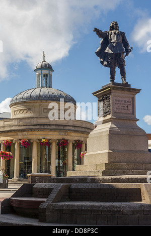 Inghilterra Somerset, Bridgwater, Corn Exchange & Blake statua Foto Stock