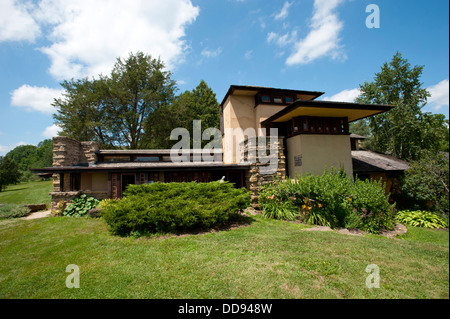 Stati Uniti d'America, Wisconsin, verde primavera. Frank Lloyd Wright, Taliesin, residenza privata. Foto Stock