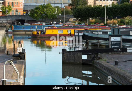 Battelli sul fiume Avon a Stratford Upon Avon, Warwickshire, Inghilterra Foto Stock