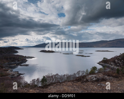 Guardando a nord ovest verso la penisola di Applecross da plockton, North West Highlands, Scotland, Regno Unito Foto Stock