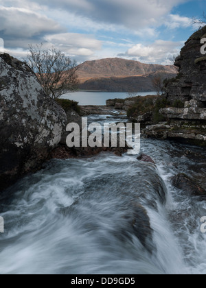 Vista nord dalle cascate a Ardessie, Dundonnell, North West Highlands, Scotland, Regno Unito Foto Stock
