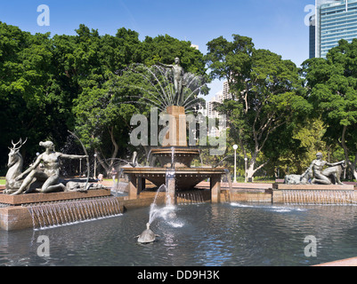 Dh Hyde Park SYDNEY AUSTRALIA JF Archibald Memorial una piscina con fontana Foto Stock