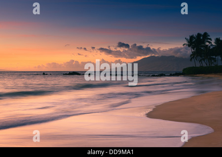 Tramonto a Poolenalena Beach, Maui, Hawaii Foto Stock