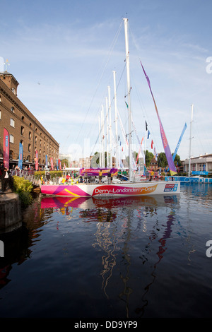 Il giro del mondo Race Clipper 2013-2014 gara più lunga del mondo, tosatrici concorrenti presso il St Katharines dock Londra Foto Stock