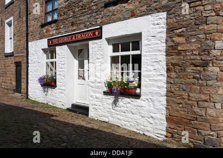 Il George and Dragon Pub di ammaccatura, Cumbria, Yorkshire Dales National Park, Inghilterra, Regno Unito. Foto Stock