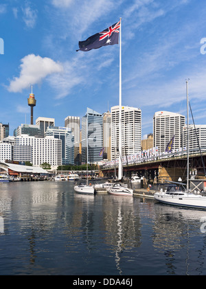 Dh Darling Harbour Sydney Australia Marina bandiera australiana città grattacieli Harbour Foto Stock