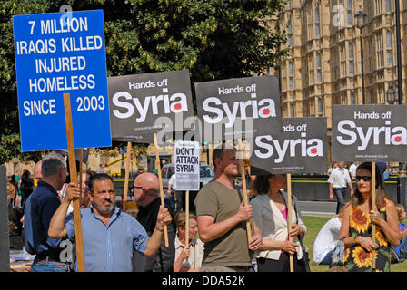 Westminster, Londra, Regno Unito. Il 29 agosto, 2012. Protesta contro l'azione militare in Siria. Il Parlamento ha ricordato a discutere di una possibile azione contro il regime siriano.