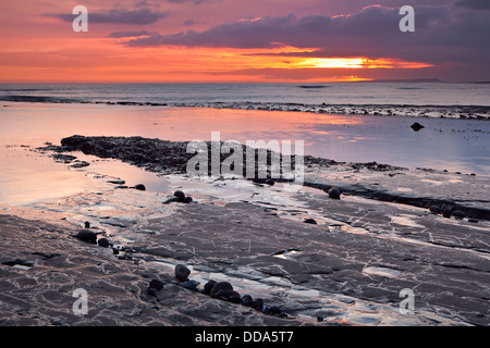 Tramonto a Kimmeridge Bay in Dorset UK parte della Jurassic Coast sito Patrimonio Mondiale. Foto Stock