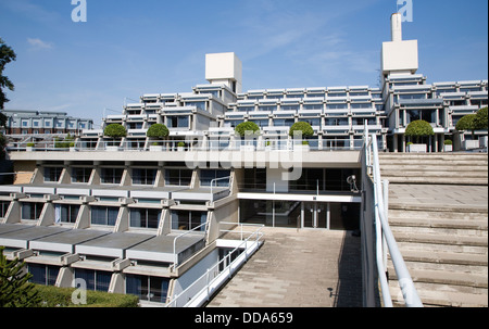 Nuovo tribunale di Cristo University College di Cambridge architetto Sir Denys Lasdun costruito 1966-70 Foto Stock