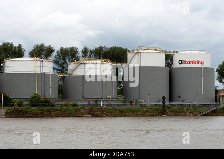 Tanking olio serbatoi di stoccaggio Foto Stock