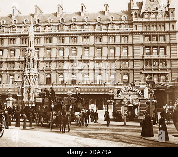 Charing Cross Stazione Ferroviaria e Hotel periodo Vittoriano Foto Stock