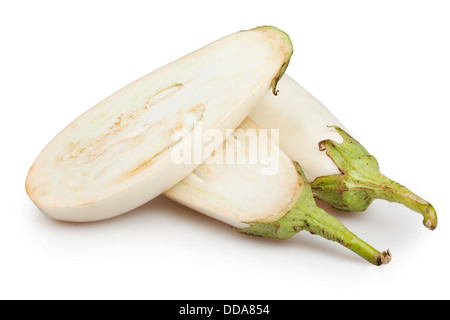 Melanzane bianco tagliato su sfondo bianco Foto Stock