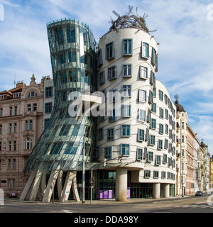 La danza (o 'Drunk') house edificio nel centro di Praga, Repubblica Ceca Foto Stock