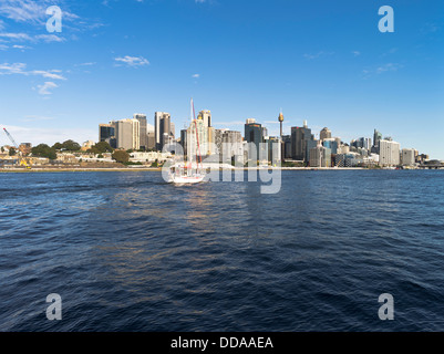 Dh il Porto di Sydney Sydney Australia barca a vela yacht Darling Harbour City skyline in barca a vela Foto Stock