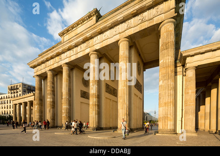 La Porta di Brandeburgo o Brandenburger Tor, Berlino, Germania Foto Stock