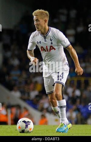 Londra, Regno Unito. Il 29 agosto, 2013. Tottenham Lewis Holtby durante la UEFA Europa League Qualification Round match tra Tottenham Hotspur da Inghilterra e Dynamo città di Tiblisi ha suonato presso la Stadio White Hart Lane, il 29 agosto 2013 a Londra, Inghilterra. Credito: Mitchell Gunn/ESPA/Alamy Live News Foto Stock