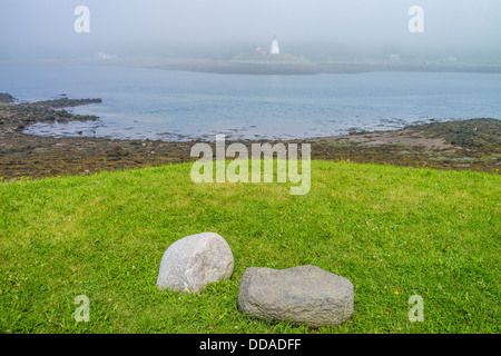 Una vista da Lubec, Maine, al di là del confine tra il Canada e gli Stati Uniti, a Mulholland Point Lighthouse. Foto Stock