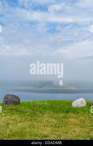 Una vista da Lubec, Maine, al di là del confine tra il Canada e gli Stati Uniti, a Mulholland Point Lighthouse. Foto Stock