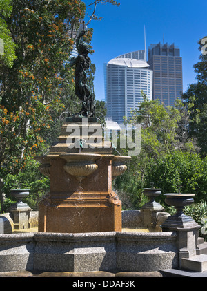 Dh Royal Botanic Gardens Sydney Australia prelievo Fontana potabile Central Business District skyline della città di edifici Foto Stock