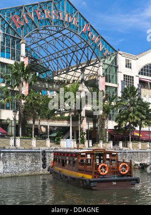 dh Riverside Point CLARKE QUAY SINGAPORE Bumboat crociera Tours Singapore Water taxi barche Singapore River boat Foto Stock