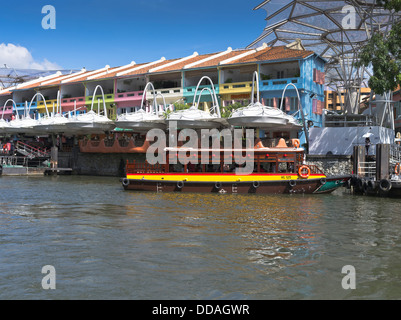 Dh del Fiume Singapore CLARKE QUAY Singapore sulla Bumboat tours crociera Singapore acqua taxi boats jetty pier barca Foto Stock