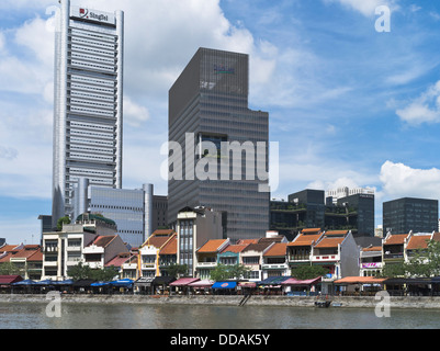 Dh Singapore River Boat Quay SINGAPORE vecchi edifici di nuova architettura waterfront Foto Stock