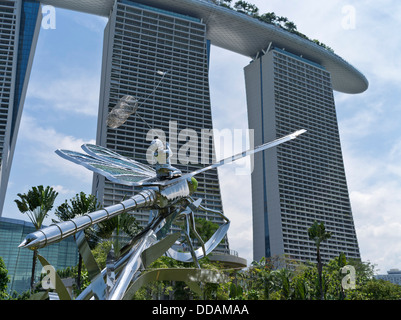 Dh Marina Baie Sands Hotel giardini dalla baia SINGAPORE Boy a caccia di farfalle giardino di sculture moderne sculture all'aperto Foto Stock