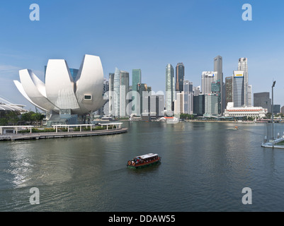 dh crociera sul fiume tour porto MARINA BAY SINGAPORE Bumboat acqua taxi arte scienza museo skyline città porto turisti giorno barche Foto Stock