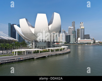 Dh l arte del Museo della SCIENZA MARINA BAY SINGAPORE Città grattacielo skyline moderna architettura asia Foto Stock
