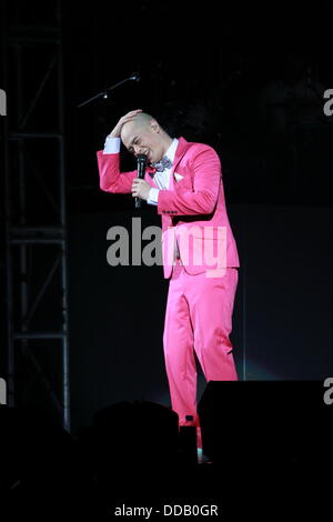 Hong Kong, Cina. Il 29 agosto, 2013. Il cantante Justin lo detiene in concerto a Hong Kong, Cina Giovedì 29 Agosto, 2013. Credito: TopPhoto/Alamy Live News Foto Stock