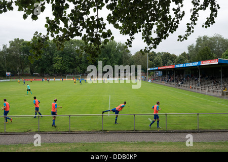 TuRU 1880 Dusseldorf football club sostituisce la fase di riscaldamento nel corso di un gioco Foto Stock