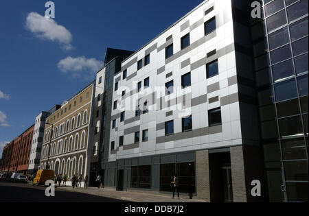 Londra, Regno Unito. 30 Ago, 2013. nuova Student housing a Islington vince 2013 Carbuncle Cup per "peggiori nuovo edificio". Progettazione edilizia Magazine ha assegnato il suo premio annuale per la peggiore nuovo edificio. Il vincitore di quest'anno è uno studente alloggio in blocco di Islington, Londra Nord. La rivista dice che 'offre una prigione-come esperienza per gli studenti residenti" ed è opportunamente situato molto vicino alla prigione di Pentonville. Credito: Jeffrey Blackler/Alamy Live News Foto Stock