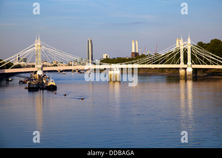 Royal Albert Ponte sul Fiume Tamigi al tramonto in London REGNO UNITO Foto Stock