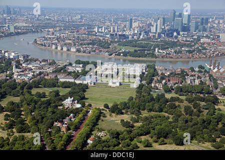 Vista aerea del Greenwich Park, il Tamigi, Isle of Dogs e da Canary Wharf a est di Londra Foto Stock