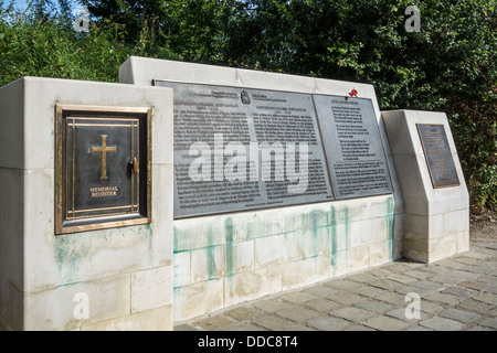 Prima guerra mondiale una lapide a Canadian Dr John McCrae, chi ha scritto la poesia In Flanders Fields, Ypres, Fiandre Occidentali, Belgio Foto Stock