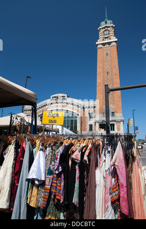 OUTDOOR SI SPEGNE AL MERCATO ALL'APERTO sul lato ovest del mercato città OHIO DISTRICT CLEVELAND OHIO USA Foto Stock