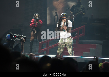 SACRAMENTO, CA - 28 agosto: Rapper Dwayne Michael Carter Jr. aka Lil Wayne esegue in concerto come parte di America's Most Wanted Tour a dormire un treno Foto Stock