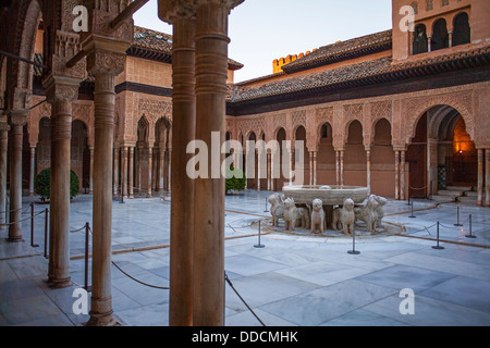Cortile dei leoni. Palazzo dei leoni. Palazzi Nazaries .Alhambra di Granada. Andalusia, Spagna Foto Stock