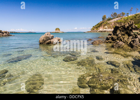 Spiaggia rocciosa isola di Nosy Be, Madagascar Foto Stock