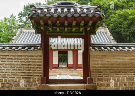 Blocco di muro e gate di Eosuksil nel Sacrario di Jongmyo Foto Stock